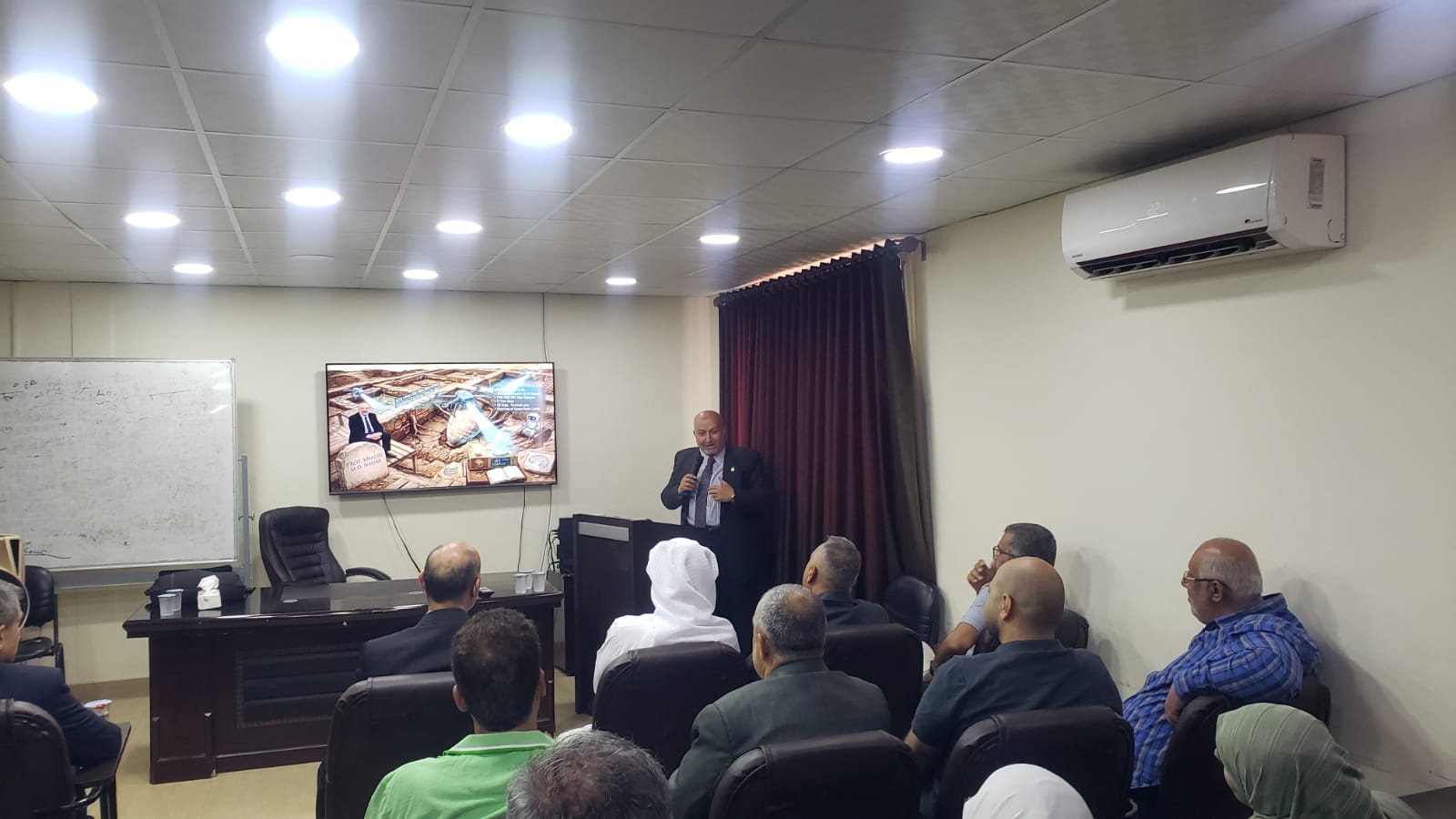 الأستاذ الدكتور خالد النهار يحاضر عن استخدام الذكاء الاصطناعي في علوم الاثار
